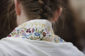 רבות בנות עשו חייל והטלית על כולנה / נופרת פרנקל