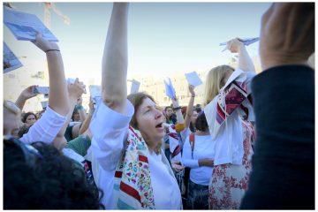Giving With Open Arms – And Open Eyes / Lesley sachs